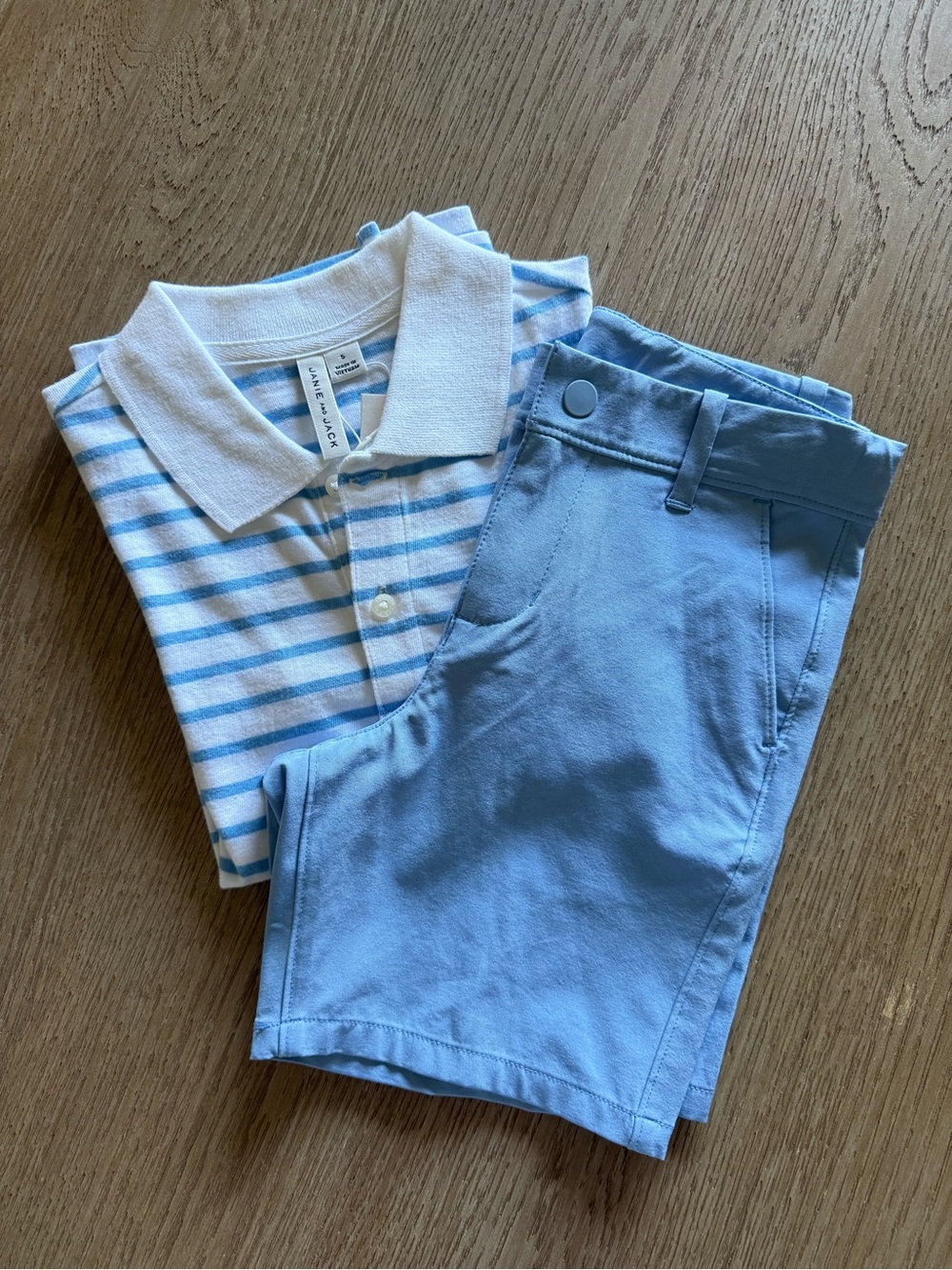 Janie and Jack Boys Sz 6 Light Blue Shorts with adjustable waistband.
